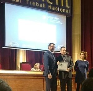 Gerentes Addingplus recogiendo premio mejores prácticas PRL 2015