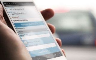 imagen de un móvil con software report comercial